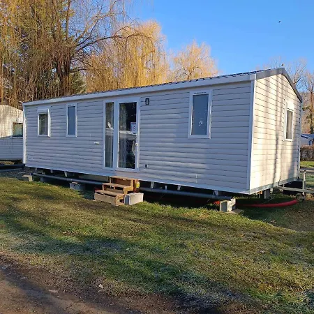 Camping Familial L'horizon Bleu *